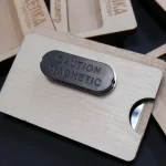 Как создать идеальный бейдж на заказ: от идеи до готового продукта